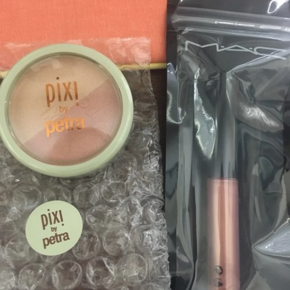❌❌❌SOLD❌❌❌ Assorted High End Cosmetics Lot - Picture 4 of 8